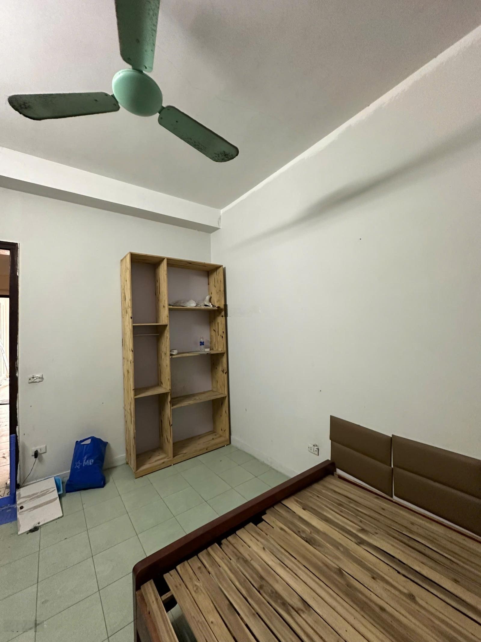 Cho thuê mặt bằng kinh doanh tầng 1 + 2 ngõ 81 Láng Hạ