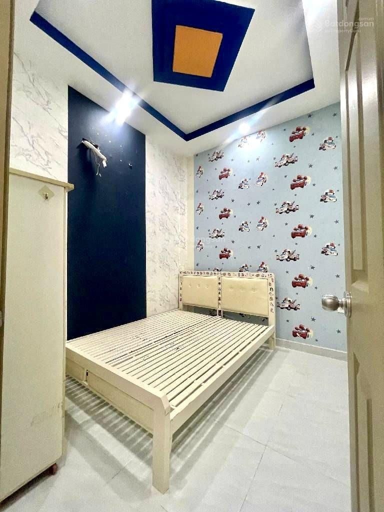 Nhà mới dt 4x6m2, hơn 2tỷ xíu, giáp tân phú, sổ hồng riêng