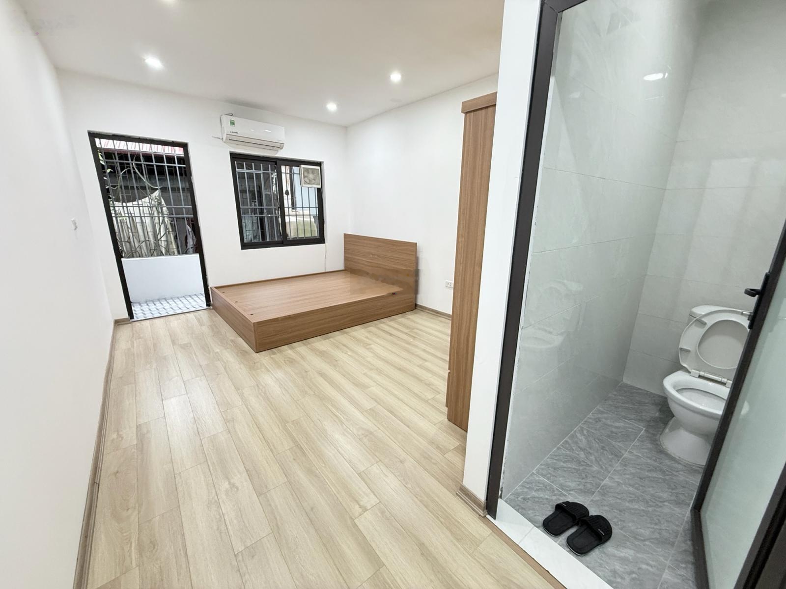 Bán Nhà Ngọc Khánh, Ba Đình. Ngõ Thông_15M ra Ô Tô. Dt: 35m x 5 tầng, thang máy. Giá 9 tỷ nhỉnh.