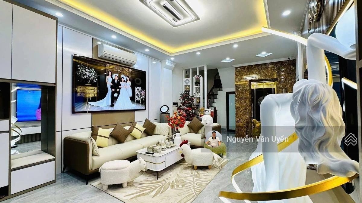 Bán nhà - xuân đỉnh-6 tầng thang máy xây mới -35m2 - 50m ra ô tô - nội thất sang trọng ' nở hậu.