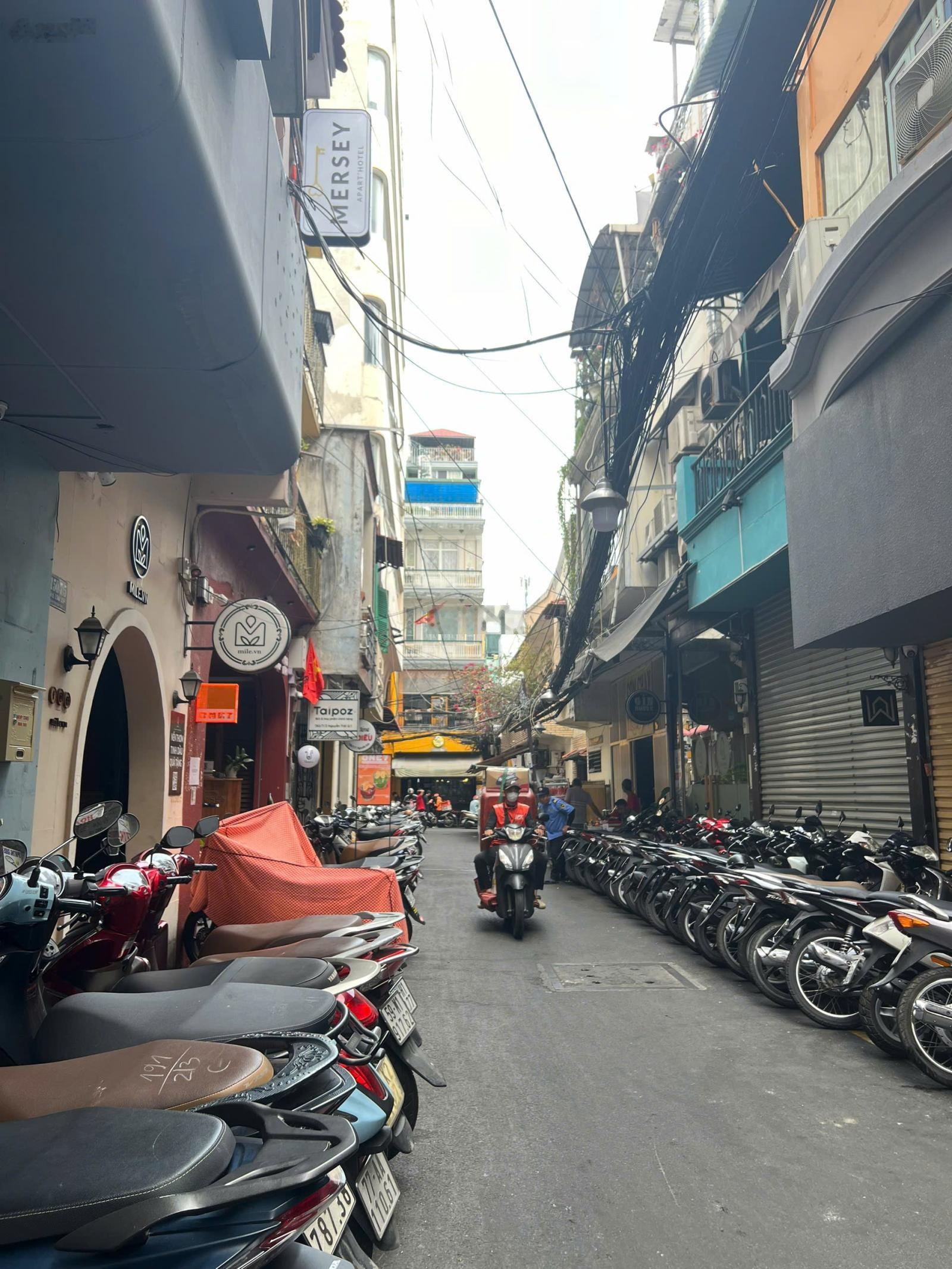 Bán nhà hẻm 150 nguyễn trãi p. bến thành, quận 1 , dt 4x18, 4 tầng, giá 26,9 tỷ