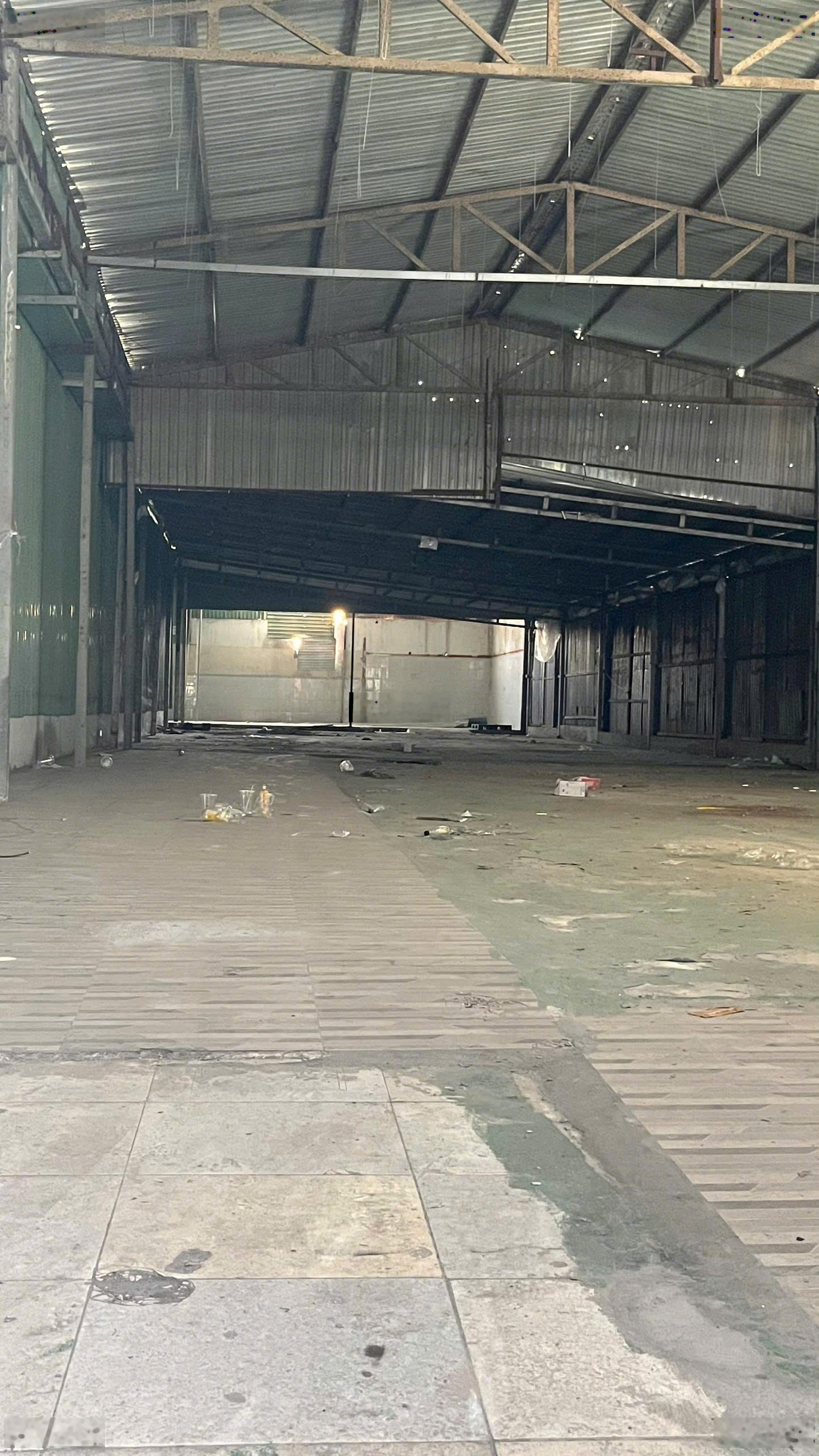 Cho thuê Kho 1000m2 có ngăn 1/2 đường Tân Sơn, Tân Bình