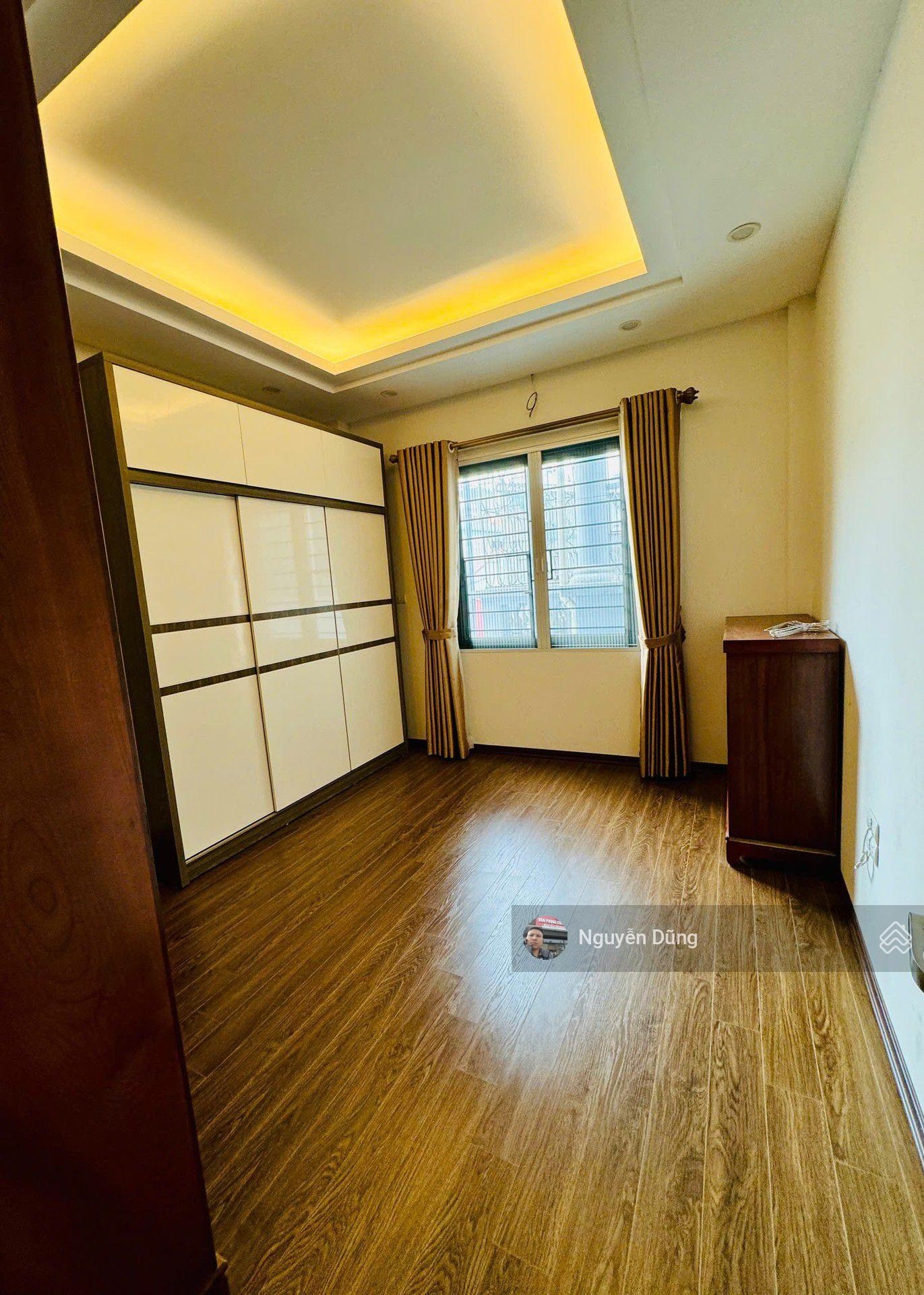 Ô tô đỗ cửa - 2 thoáng trung tâm long biên - sang phố gần