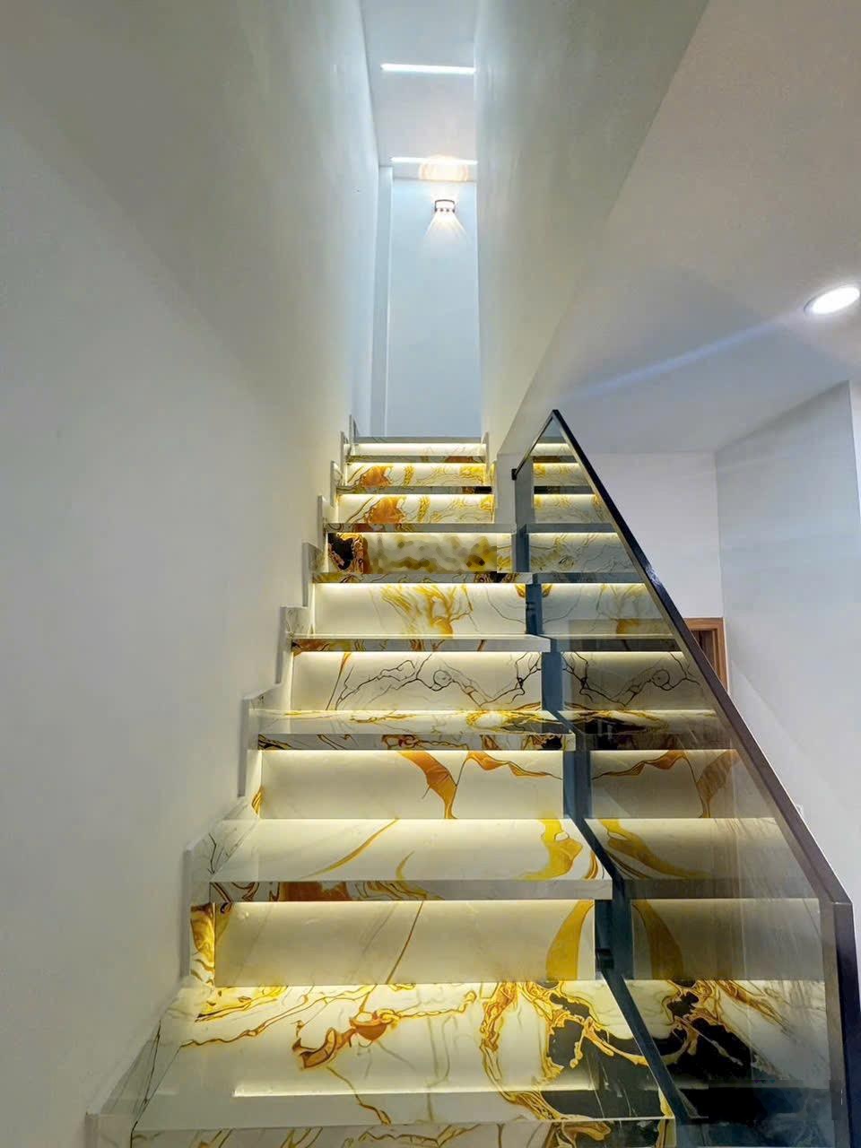 Bán nhà sổ riêng đầy đủ nội thất nguyễn văn quỳ quận 7