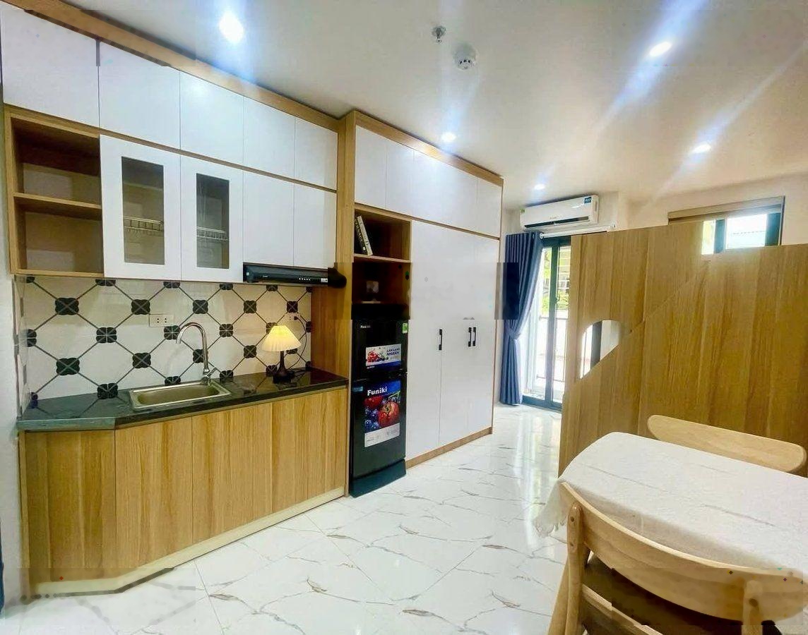 Căn hộ dịch vụ - thịnh quang - đống đa - thang máy - 9p khép kín - 2 thoáng )-, doanh thu 55tr/th