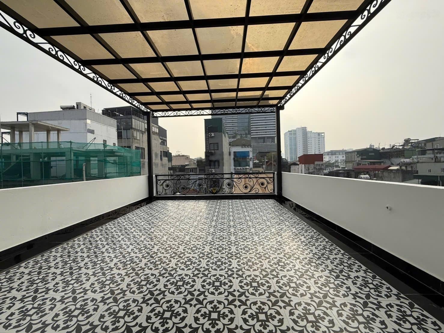 Bán nhà 7 tầng thang máy mới tinh ở Đê La Thành-cách phố chỉ 60m-đúng 1ngoặt vào nhà-kd online tốt
