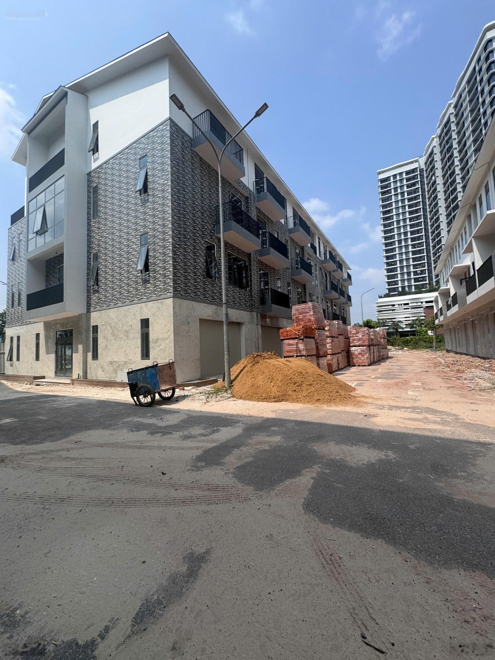 Bán nhà phố thương mại Uni Complex,P.Bình Dương, TP.Hồ Chí Minh,1T-2L/260M2 , NH hỗ trợ 75%