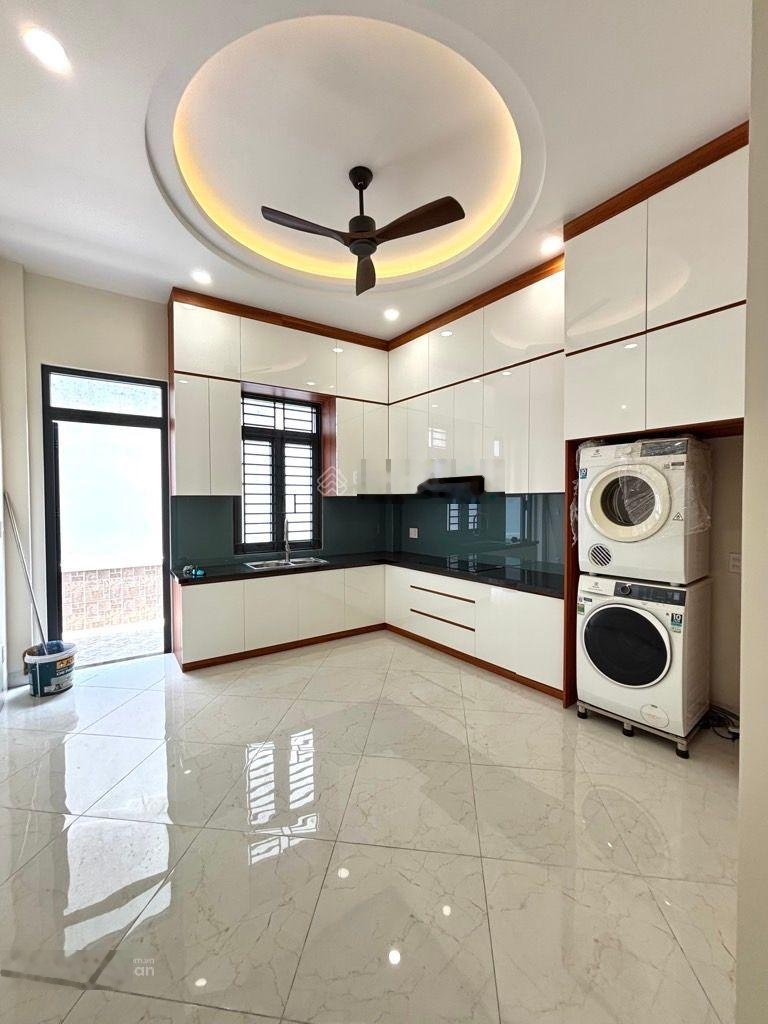 Nhà mặt phố tại Kha Vạn Cân, 10 tỷ 126m2, giá cực chất! cách phạm Văn Đồng 30m