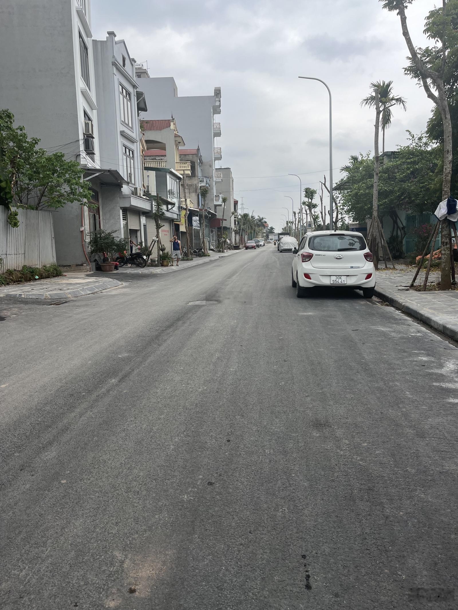 Bán đất việt hưng 50m giá 6,7 tỷ: vị trí đẹp, giá êm, thông số đẹp,,ô tô đỗ cổng, ngõ thông ô tô