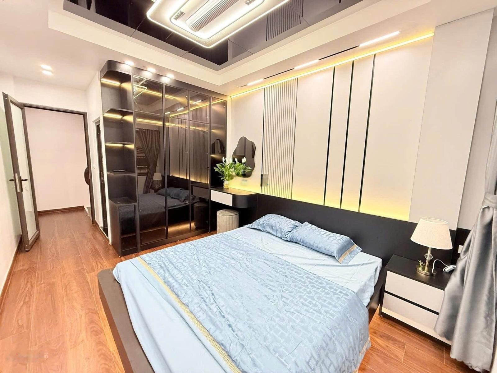 Bán nhà xuân đỉnh,lô góc 3 thoáng, 11tỷ , 50m2 4 tầng, gần ô tô