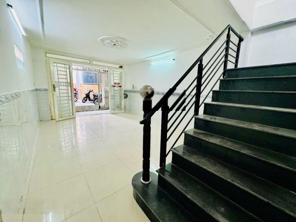 Nhà đẹp dương bá trạc - trung tâm sầm uất giáp quận nhất lô góc thoáng mát - kdc hiện hữu