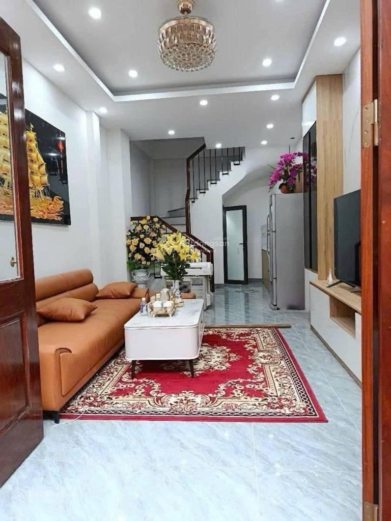 Phân lô 5 tầng Yên Hoà hơn 9 tỷ vào việc
