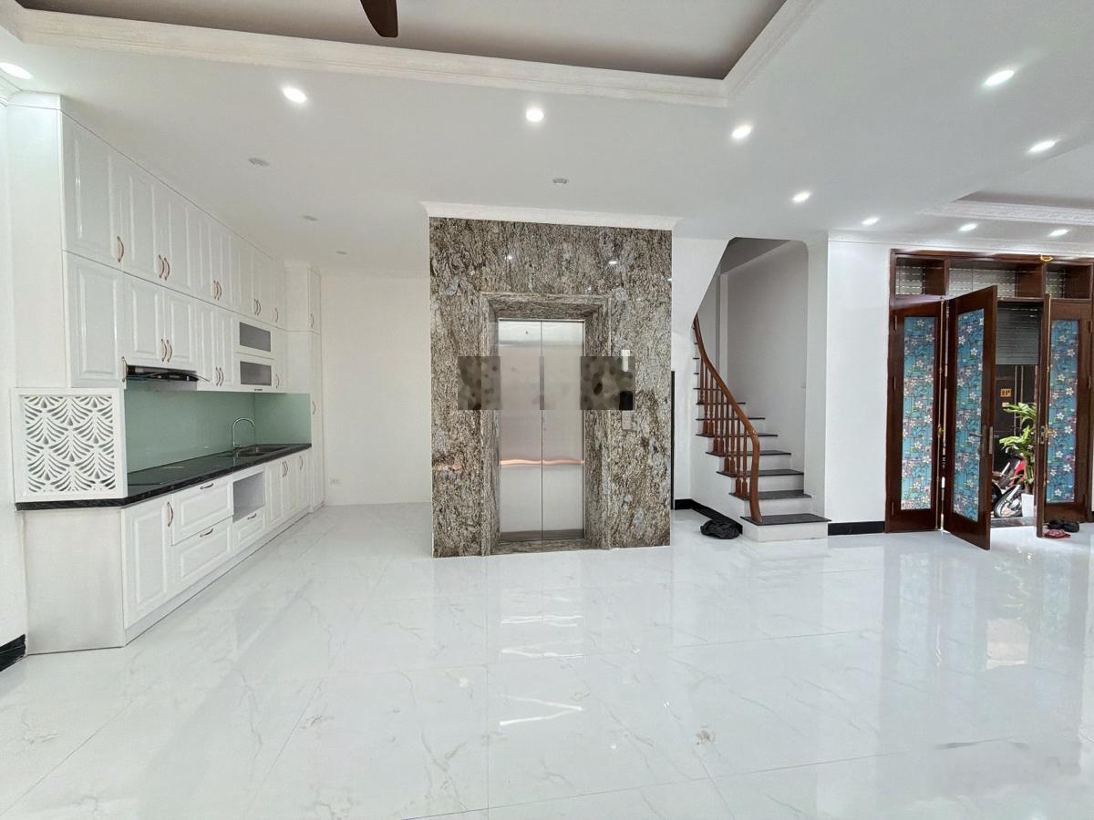 Nguyễn Lương Bằng, 40m xây 6 tầng thang máy, 20m ra phố, ngõ thông, lô góc, full đồ, ở ngay.