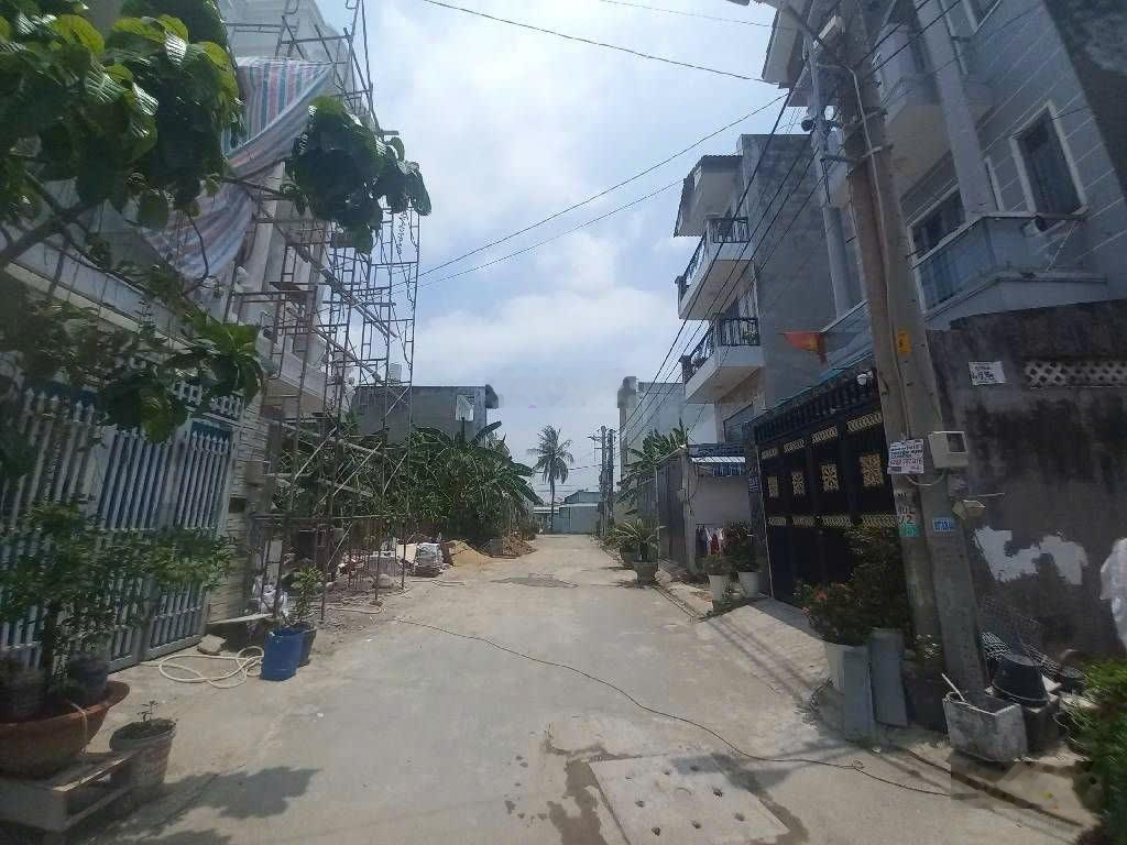 Bán Đất Nguyễn Duy Trinh Kế Bên UBND Long Trường Q9. Giá: 3.75 tỷ
