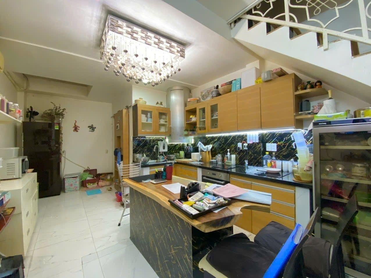 Nhà 4 tầng Calmette Q1 - hẻm 4m sát mặt tiền ngang gần 4 x 11.5m 42m2 - chỉ 9.9 tỷ