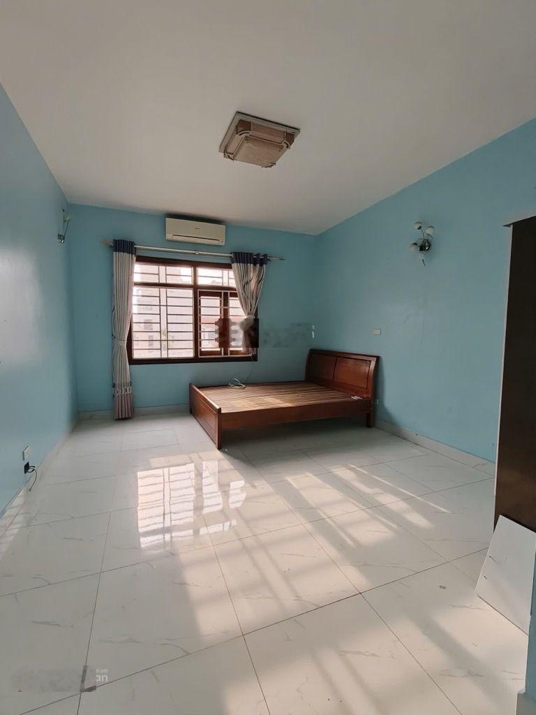 Nhà dân xây - chủ bán đất tặng nhà - bán vị trí. Nhà còn chắc chắn sửa lại chút là đẹp