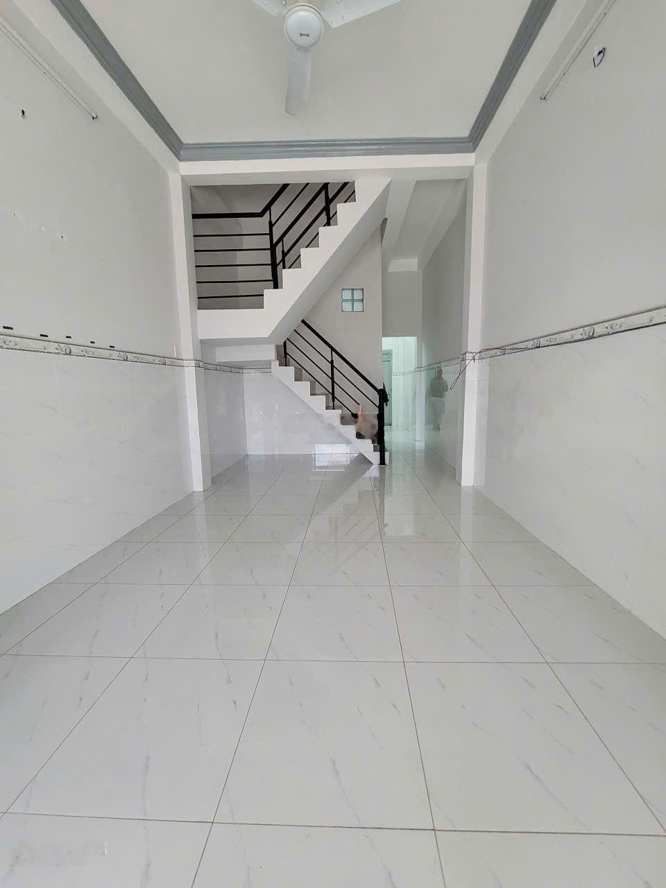 Mặt tiền kinh doanh phùng tá Chu