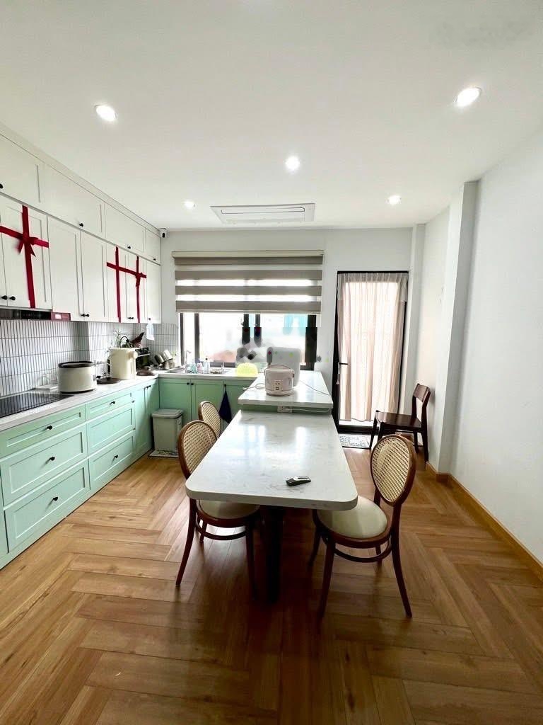 Chính chủ cần bán phân lô, ôtô tránh Kim Ngưu 6 tầng, TM, full nội thất, sổ vuông vắn nở hậu