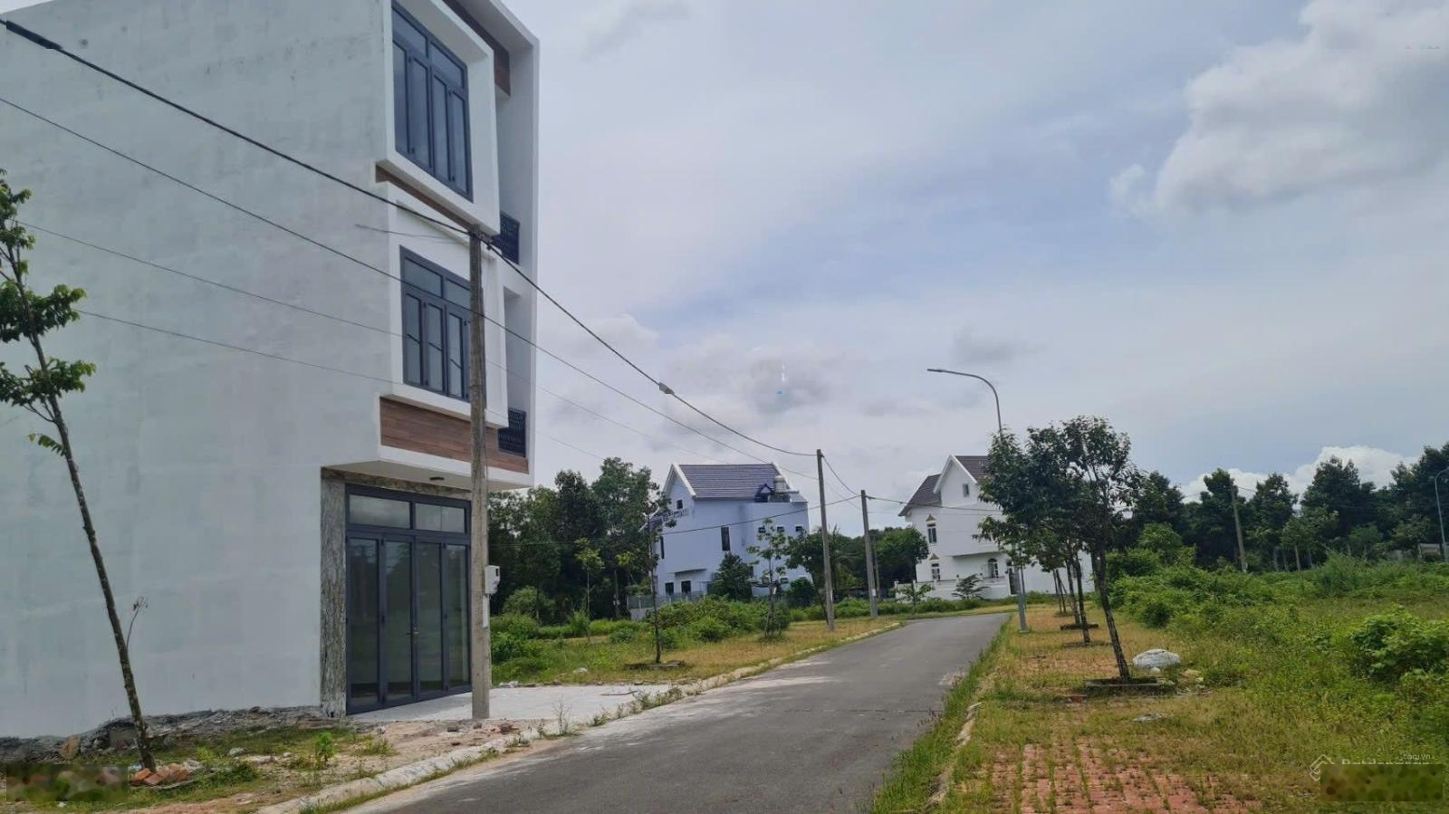 Hạ giá bán nhanh lô đất đẹp tại Bà Rịa, gần bệnh viện Bà Rịa. Xung quanh đầy đủ tiện ích