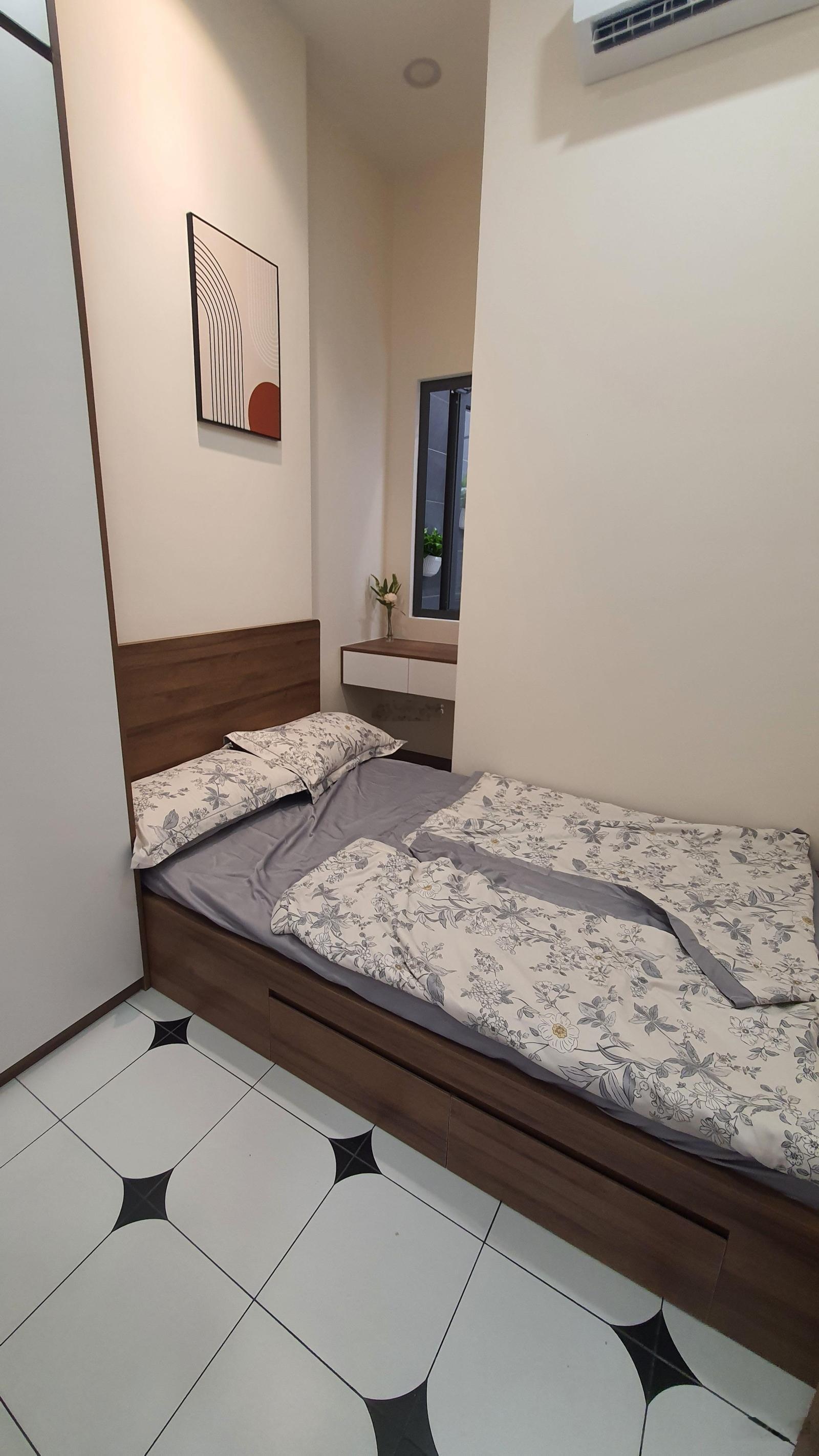 Ngang 7m . 50m (7x7) nở hậu .2 tầng . 3pn . 3wc. có pn trệt . ko lộ giới .