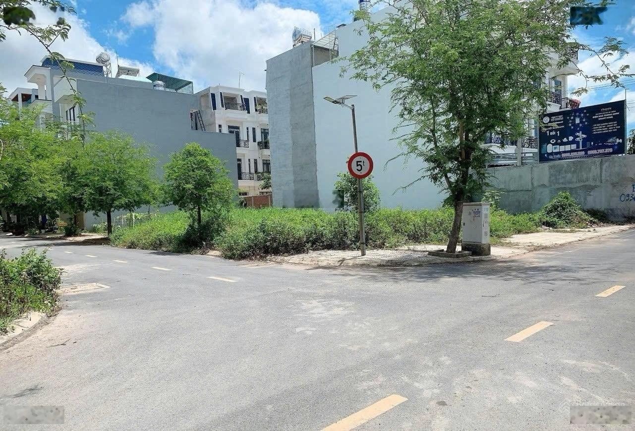 Giá: 2 tỷ 850 dt: 81m2 đường nhựa 6m ngay chợ đầu mối td ngay đường ql 13 mở rộng đầu tư sinh lời