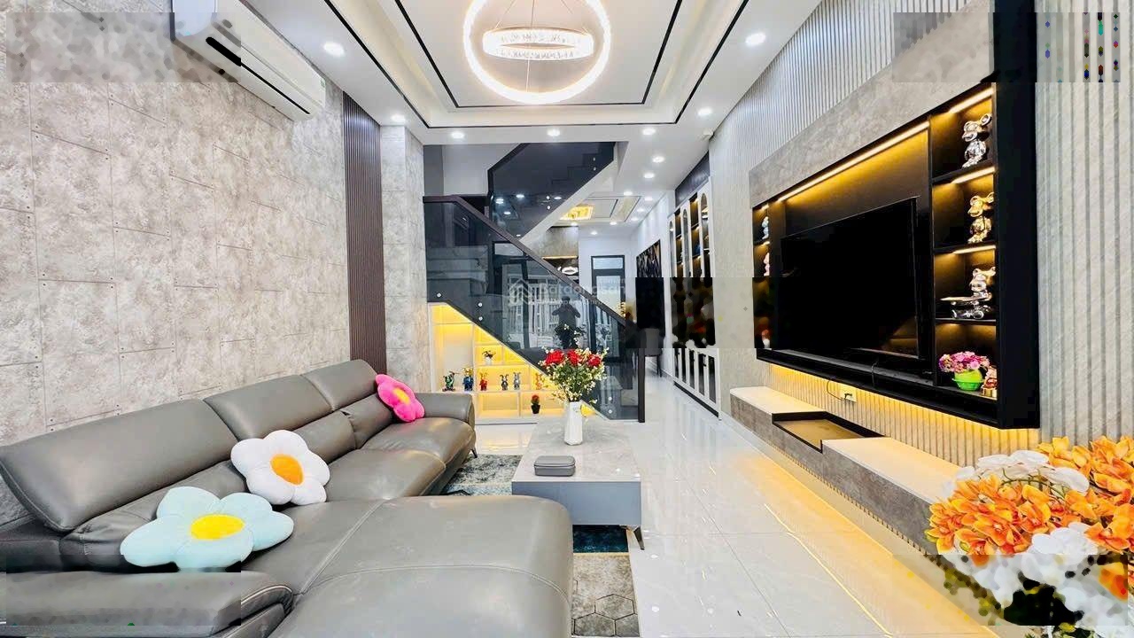 Bán căn nhà hẻm thông xe hơi quận 7