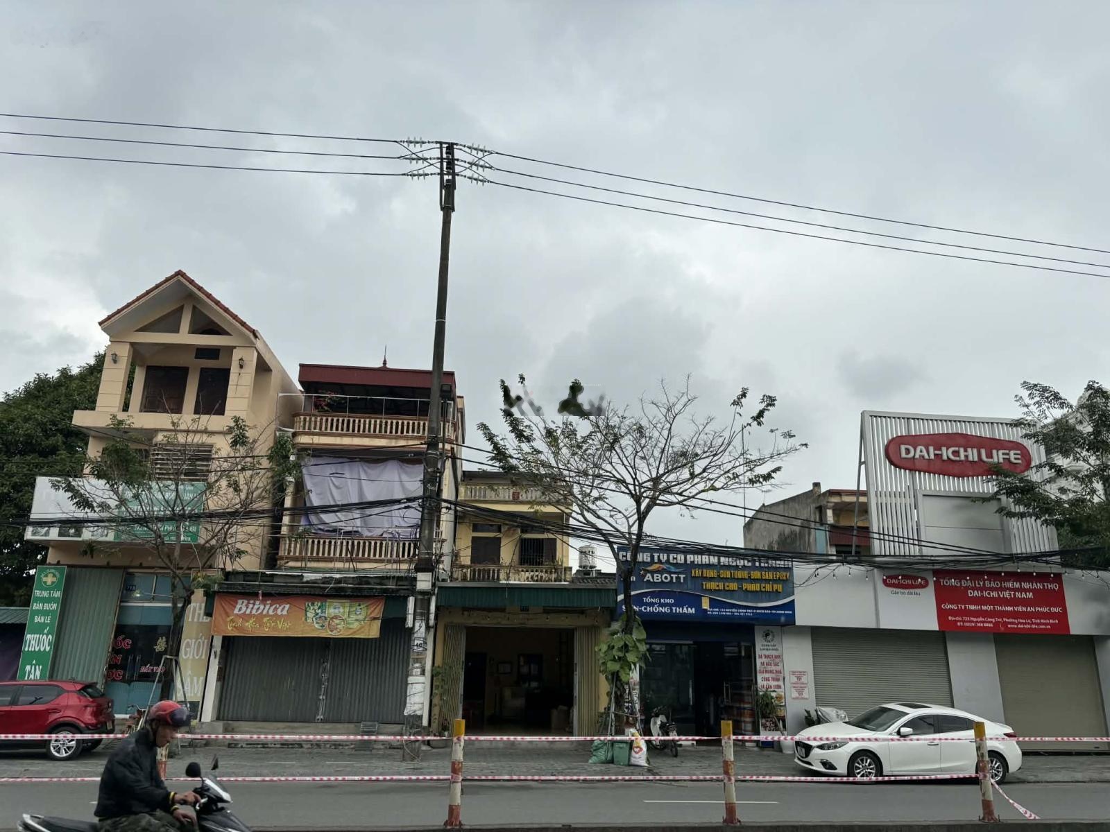 Chính chủ bán 2 nhà liền kề (Hoặc bán riêng từng nhà) mặt đường QL10 Nguyễn Công Trứ, Tp Ninh Bình