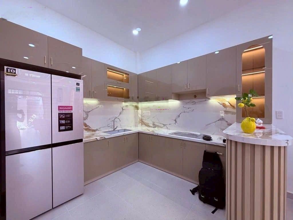 Nhà mới . 3 tầng btct . 64m2 . ngang hơn 5m . sổ vuông . 4pn . 4wc . gần hẻm xe hơi .