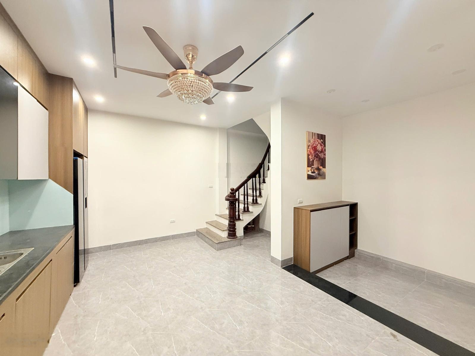 Bán nhà cuối đường Bà Triệu ngay dịch vụ Hà Trì 5 tầng full nội thất mặt kiền khùng giá hơn 6tỷ
