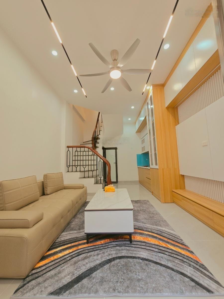 SIÊU HIẾM ! Lạc Long Quân- Cầu Giấy - Ôtô đỗ cửa Chỉ 7,9 tỷ - 5Tâng - 4 Ngủ - mới tinh -Đẹp mê ly