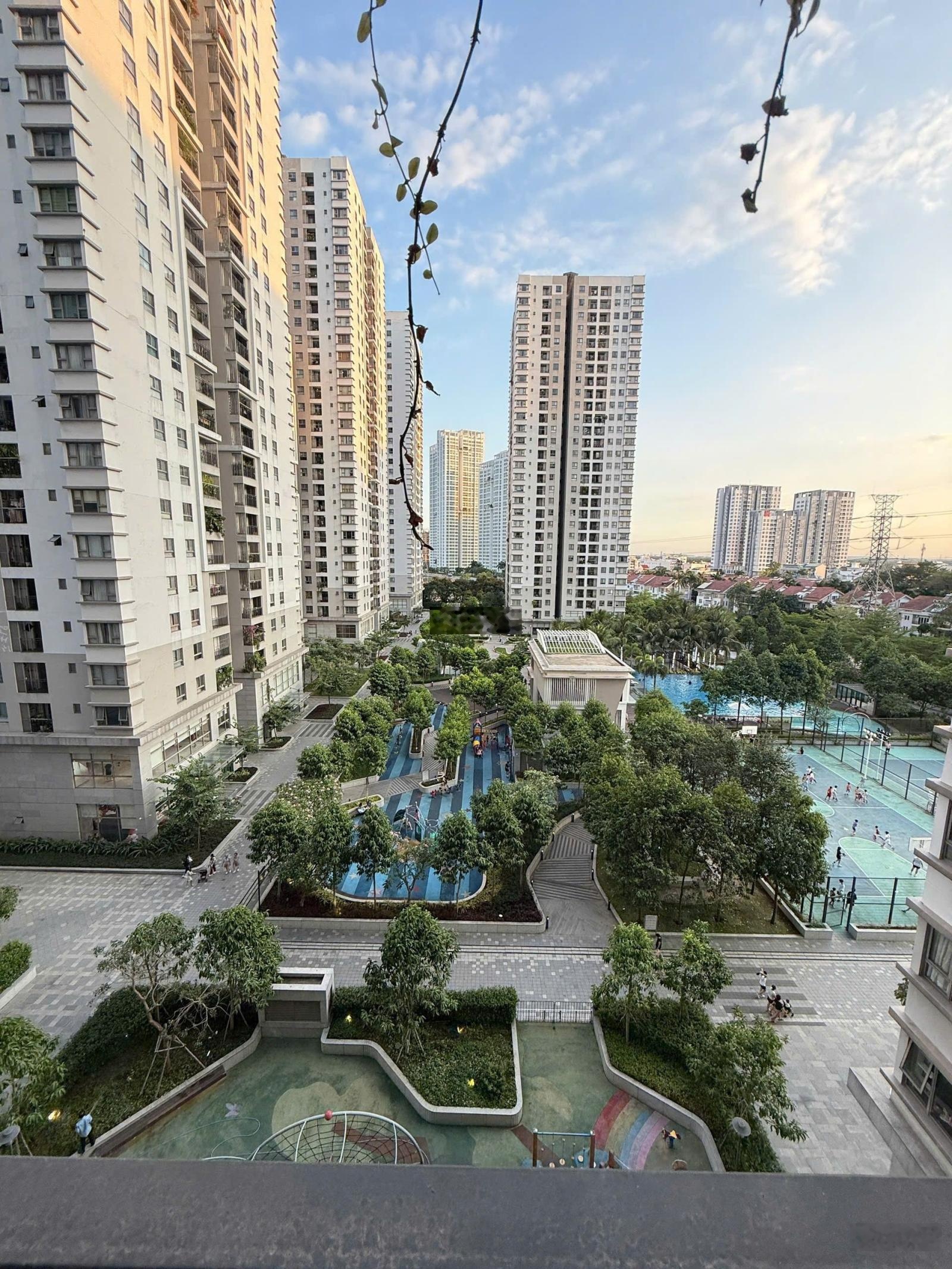 Bán gấp CC 2PN, 2WC tại Saigon South Residences, 6,5 tỷ, 76m2, nhà đẹp, view đẹp.