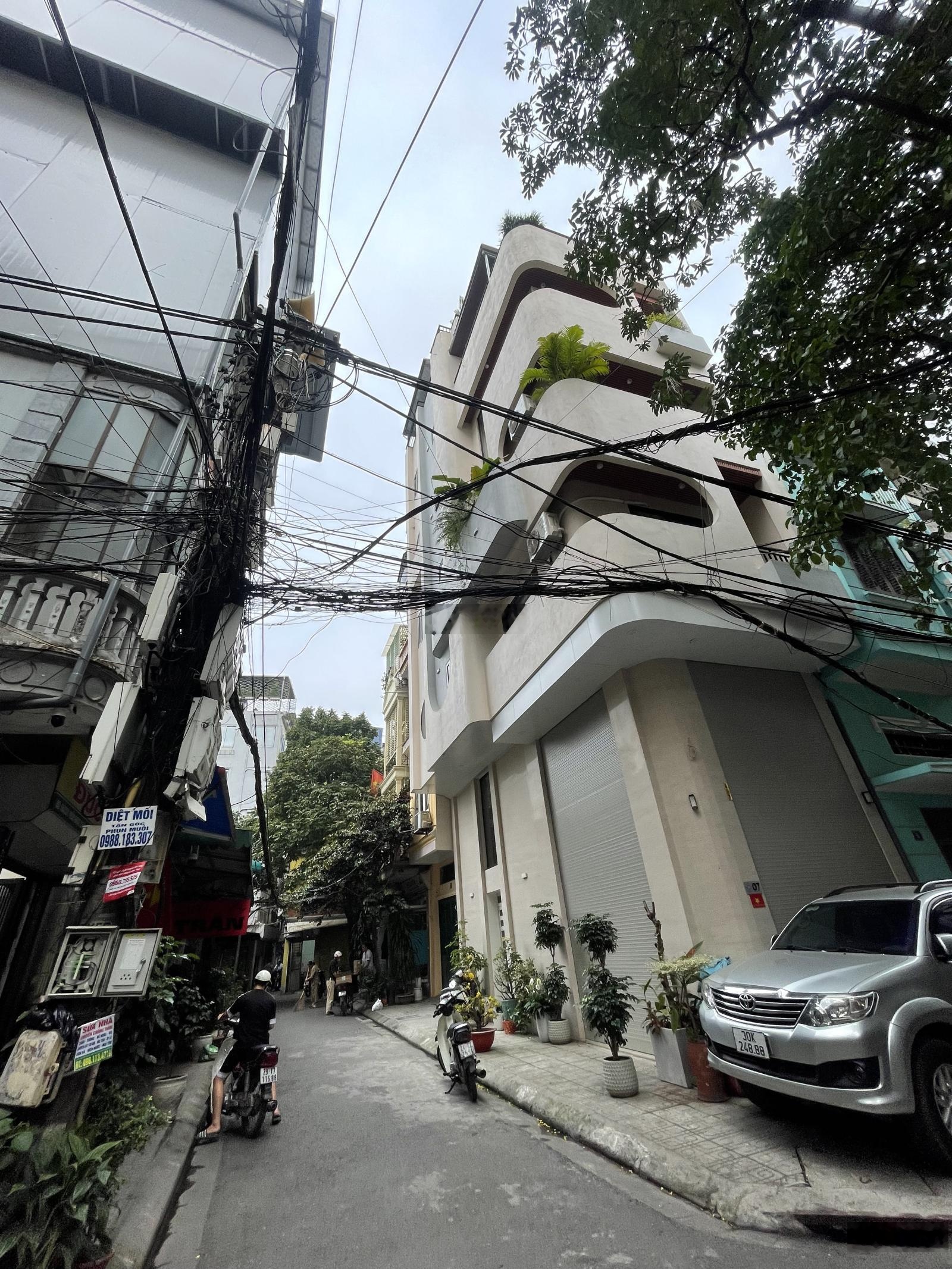 Hàng hiếm tại Trần Khát Chân, 7,85 tỷ, 17,5m2, SD 20m2 nhà plo oto 5 tầng, mặt tiền 5m