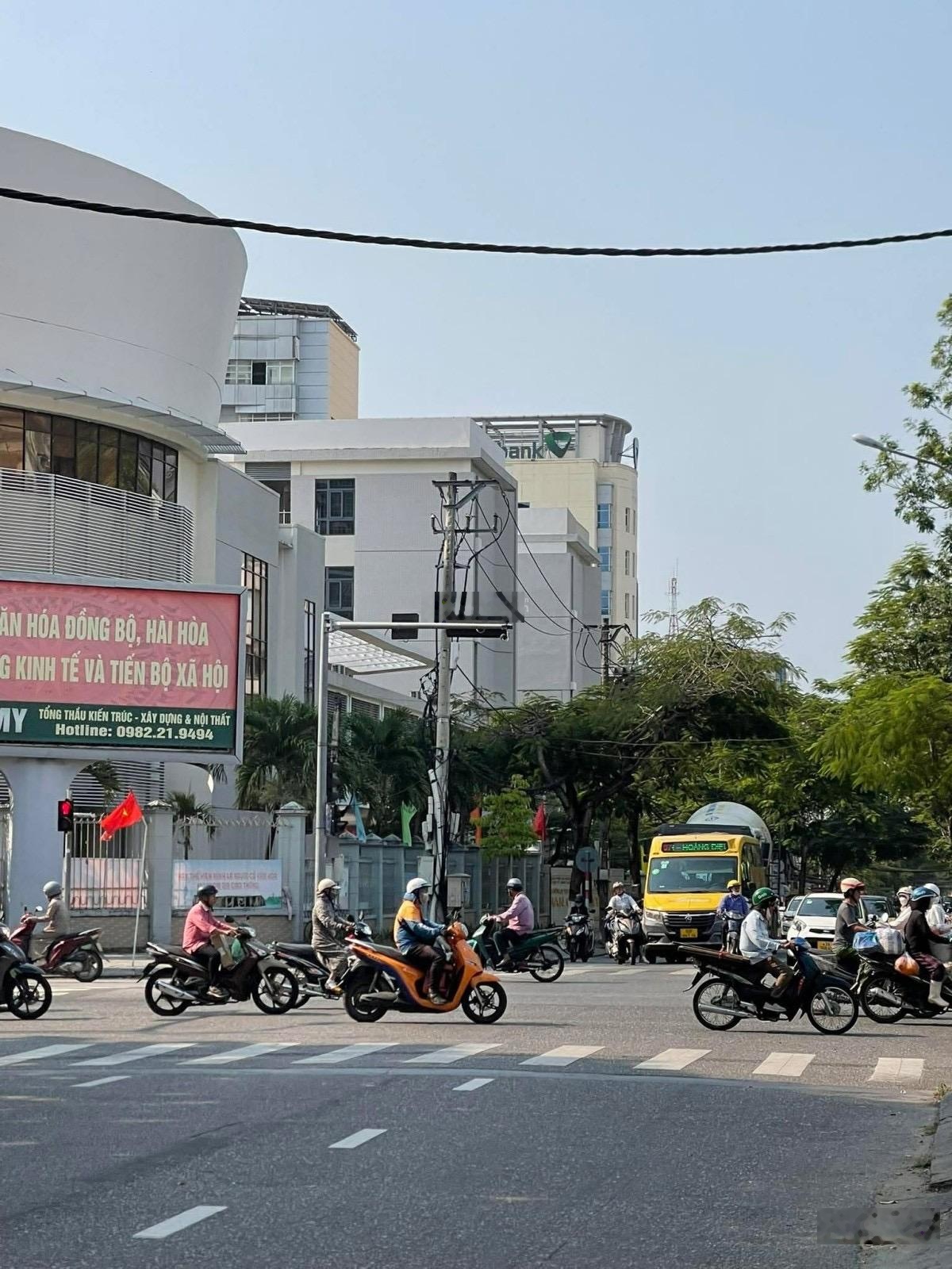 Nhà 3 tầng, mặt tiền Lê Lợi, vừa ở vừa kd, dt 38m2, giá chỉ hơn 7 tỷ.