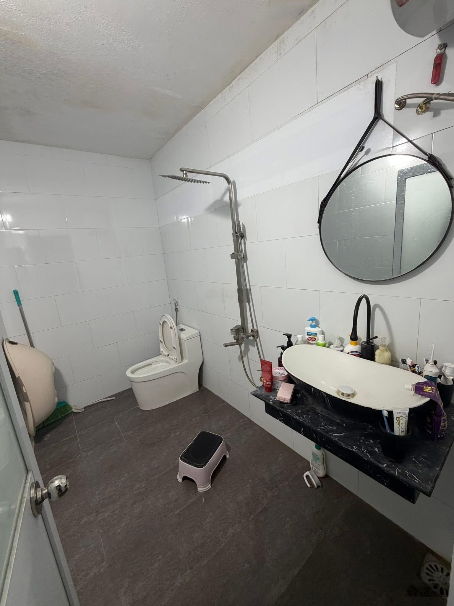 Bán nhà mặt tiền Nguyễn Văn Cừ