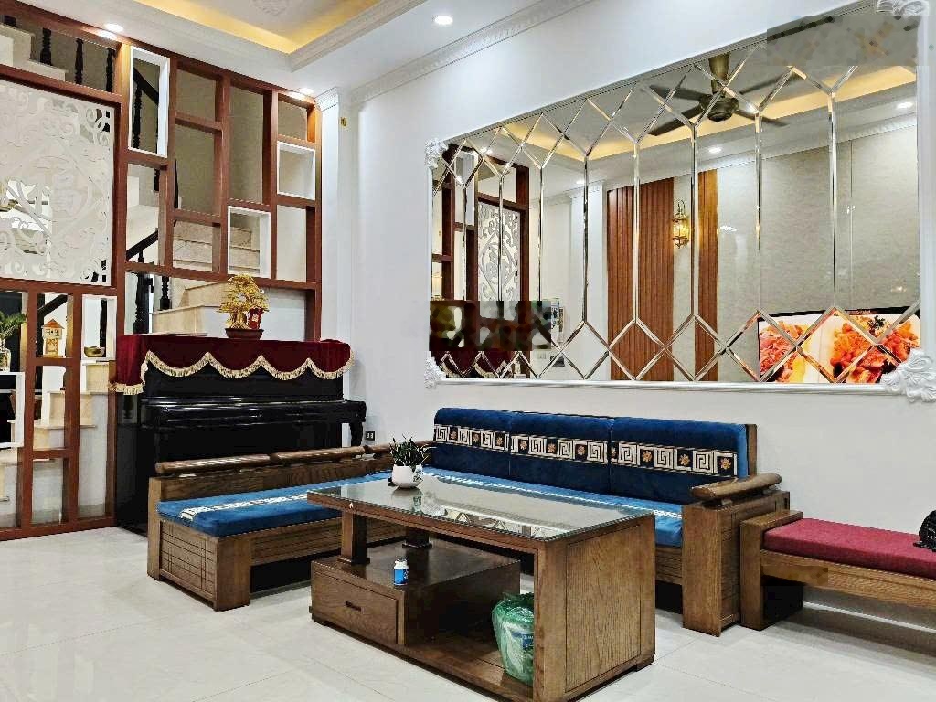 9 tỷ có nhà mới đẹp ngọc khánh 35m*5t thang máy, gần ngay mặt phố, kinh doanh, ở sướng