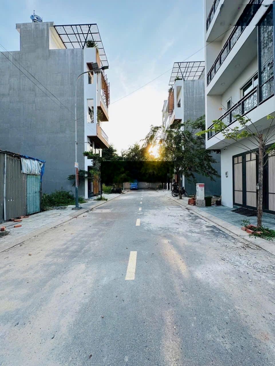 Cô Nơ đi định cư bán nhà Nguyễn Xí - P13 - Bình Thạnh. DT 65,2m2 cho thuê 23tr/th, sổ riêng