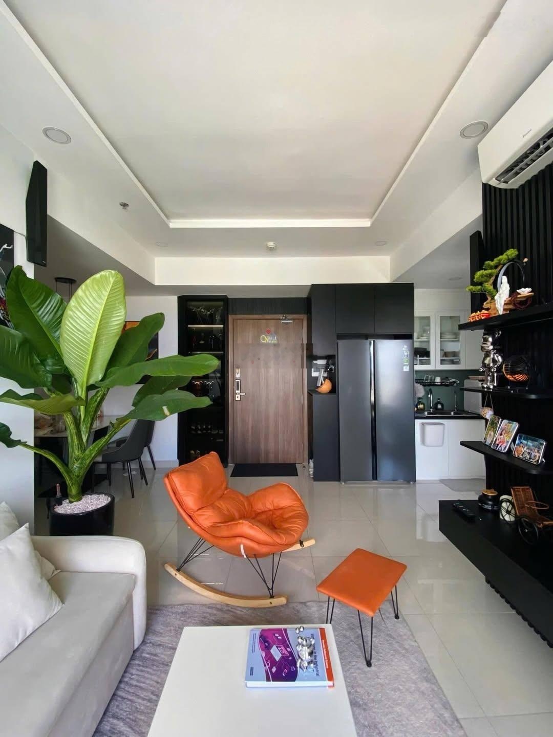 Cần cho thuê gấp căn hộ Golden Mansion. DT: 75m2, 2PN, 2WC. Giá 15 triệu/th. LH: 0365695623