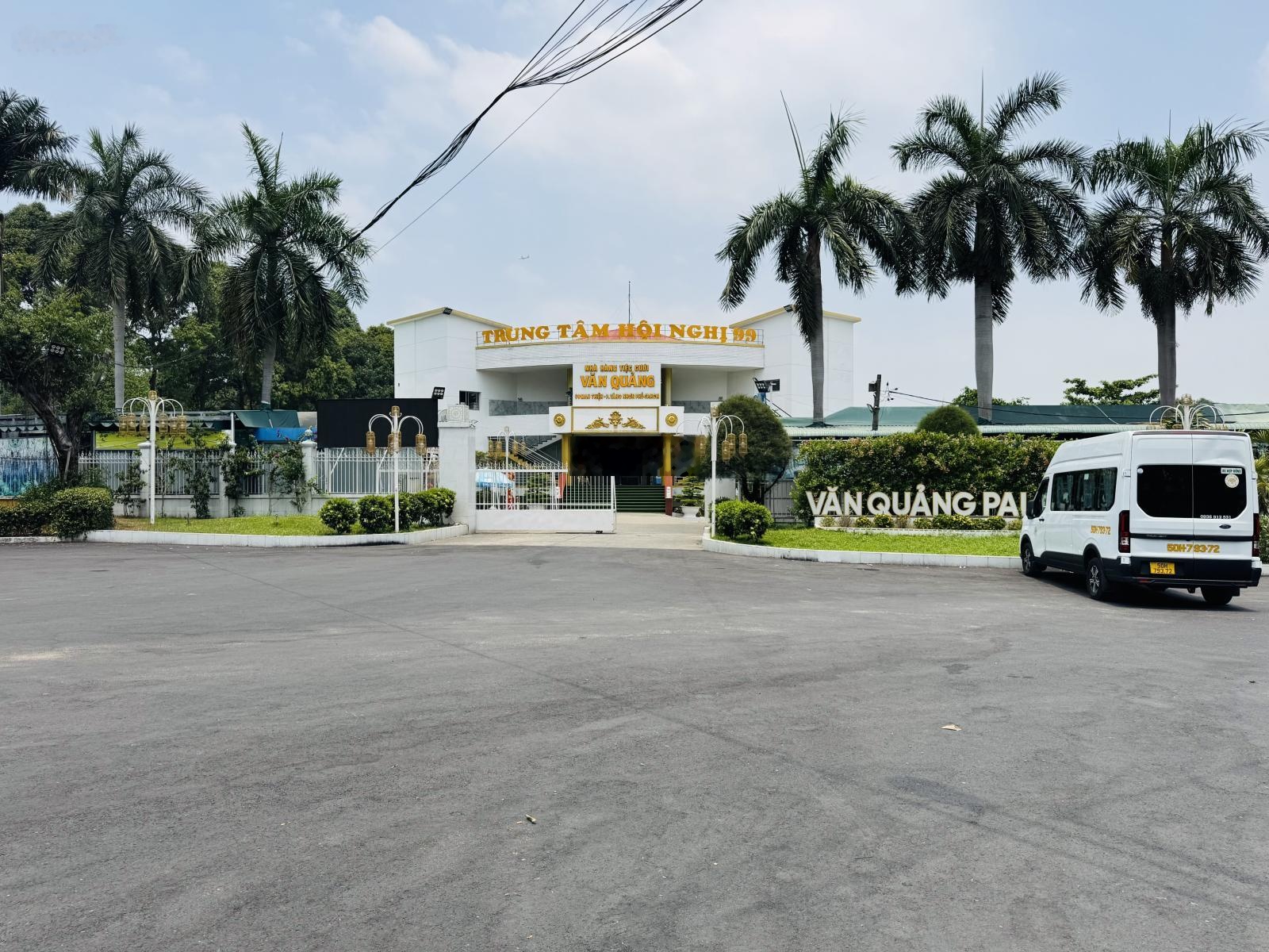 Nhà 4 tầng 2 mặt tiền - thiết kế hiện đại - Man Thiện - giá 12,5 tỷ