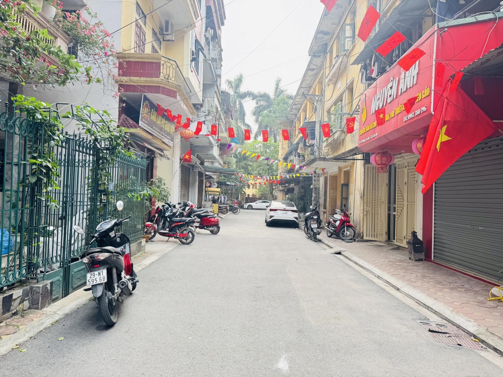 Bán đất tặng căn nhà 3 tầng nằm trong khu phân lô trường HVNN Việt Nam, Trâu Quỳ, Gia Lâm
