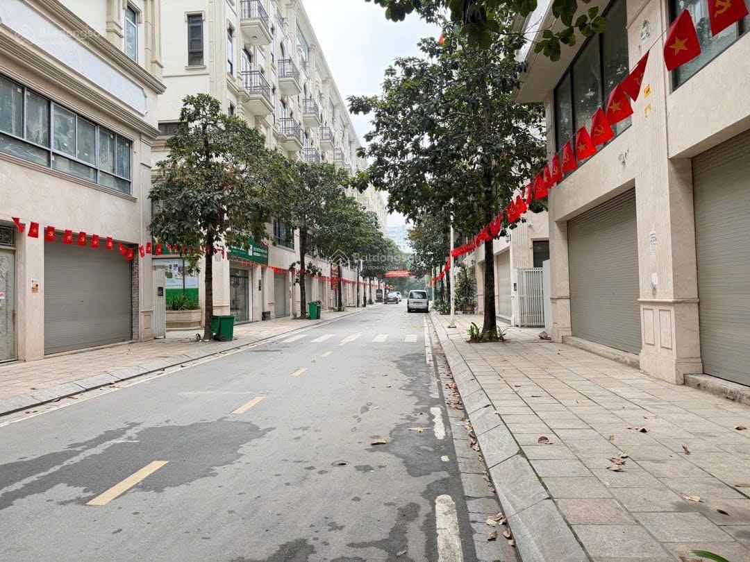 Bán mảnh đất dịch vụ ngay ngã tư Vạn Phúc - gần Roman Plaza 45m2. Sổ đỏ 14 tỷ hơn.Chính chủ bán gấp