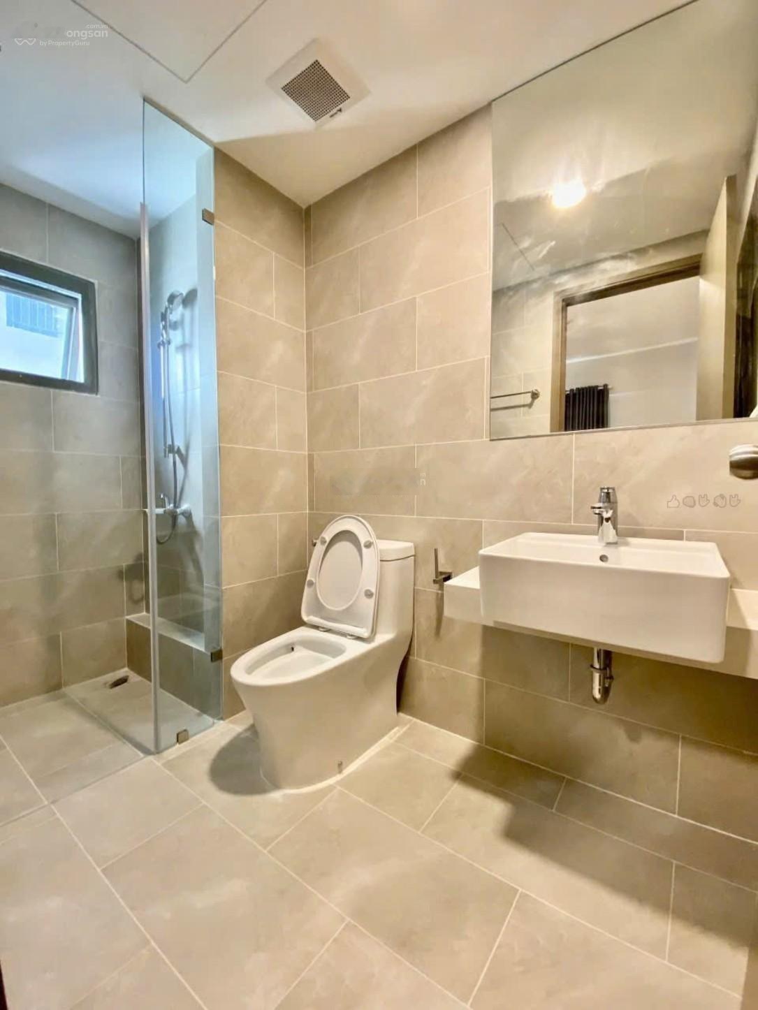 Chính chủ bán gấp tại CC 155 Nguyễn Chí Thanh, Q.5, DT 62m2, 2PN/2WC, FullNT, GIÁ 1 TỶ 810 SHR!