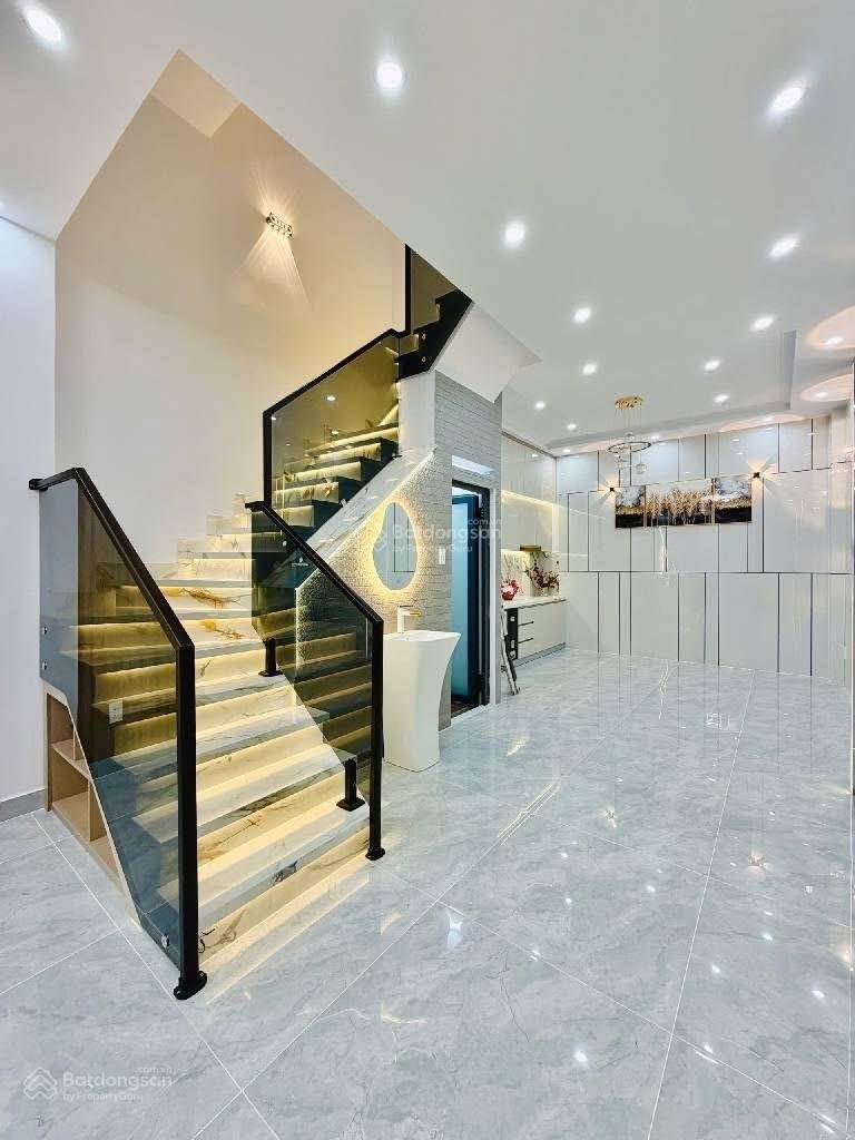 Chủ nhà đi định cư Mỹ cần bán gấp nhà ngay đường Nguyễn Văn Linh - Quận 7