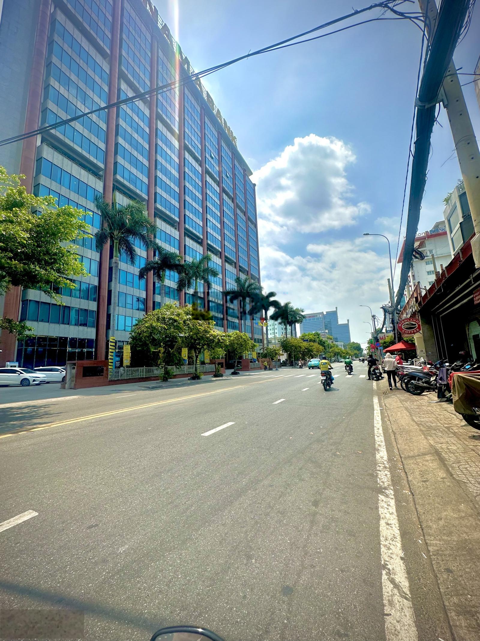 Ngang 5,7m - góc 2 mặt hẻm CMT8 - chỉ 8,5 tỷ