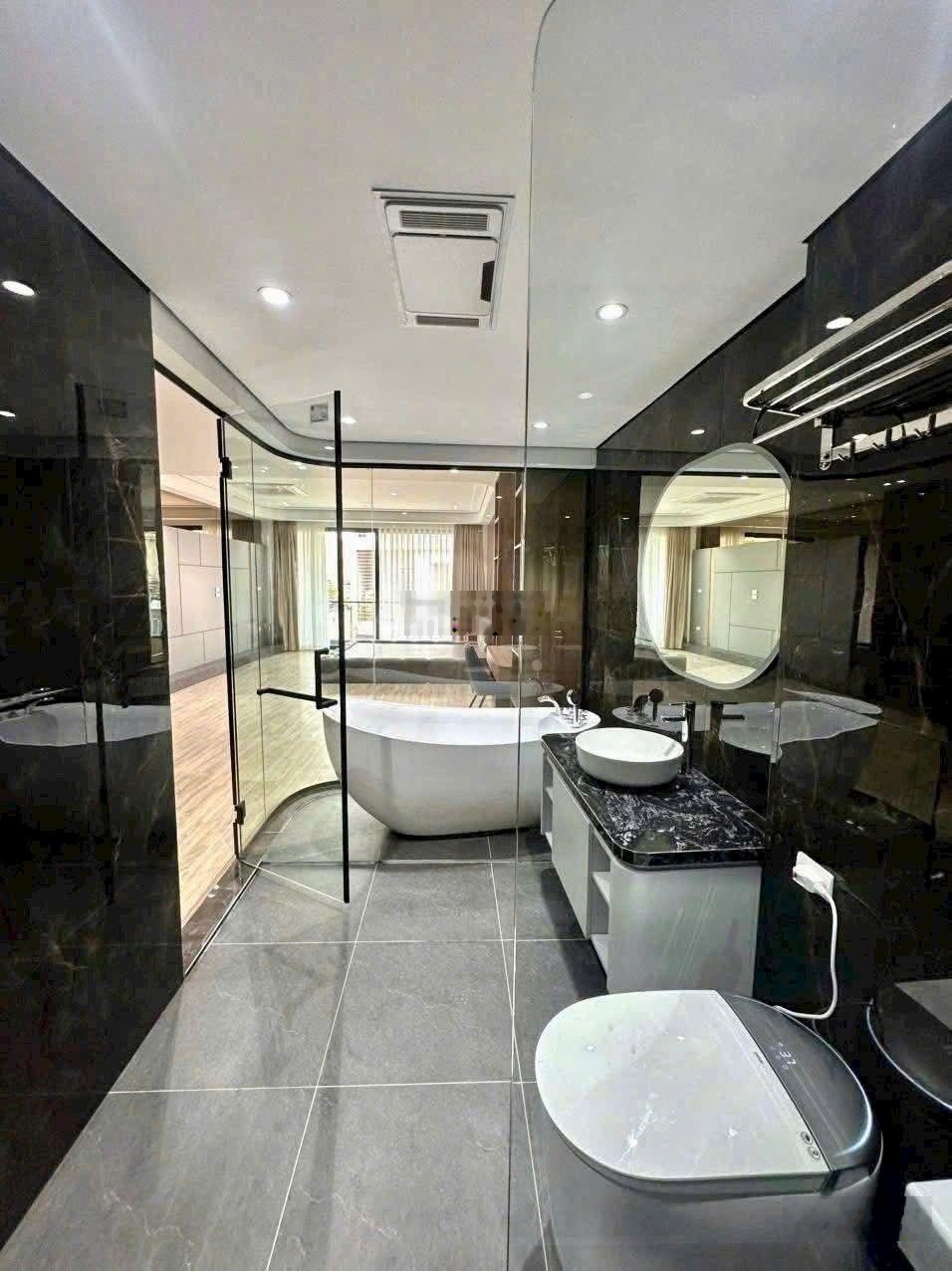 Bán nhà nguyễn văn cừ, 92m , thang máy, gara 2 ô tô , mới tinh, sát mặt phố , 28xty