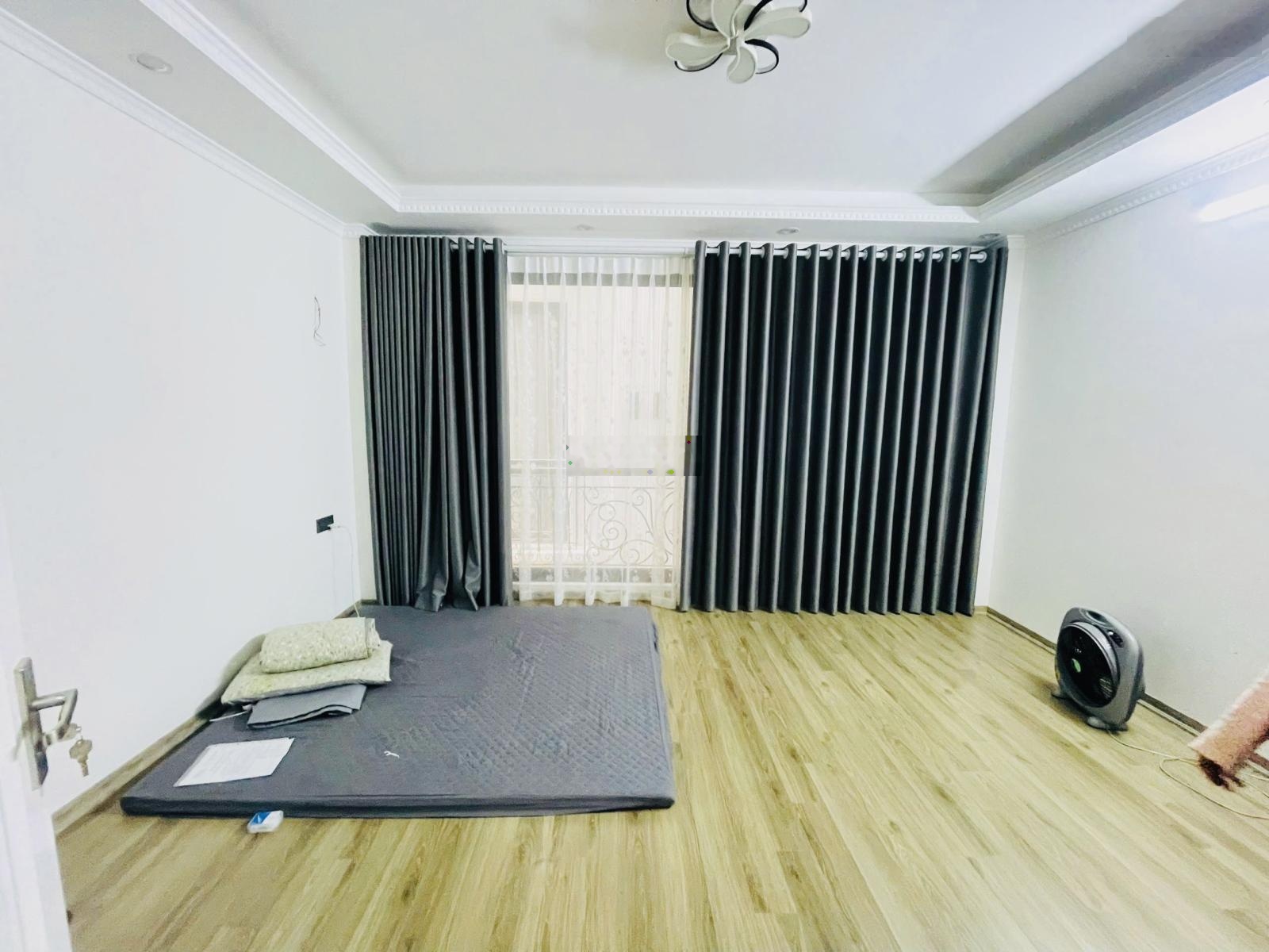 Chính Chủ Bán Căn Nhà Yên Hoà Cầu Giấy 34m2 5 Tầng MT: 5m, 3 Phòng Ngủ Khép Kín, Có Giếng Trời!