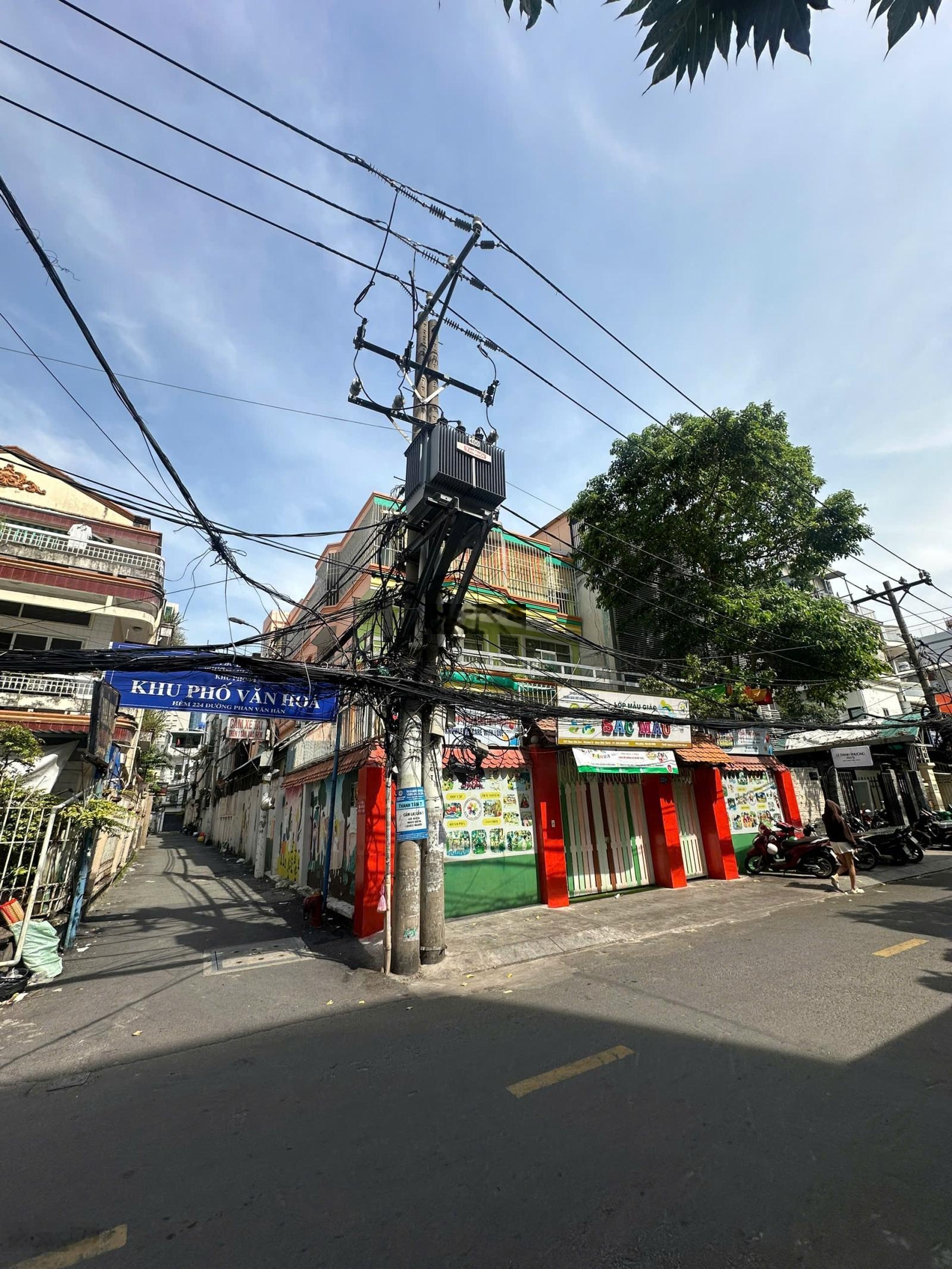 2 MT Phan Văn Hân - XVNT - Ng Cửu Vân kế Q1, Thảo Cầm Viên, 9 x 22m, CN: 200m2 - chỉ 220tr/m2 RẺ