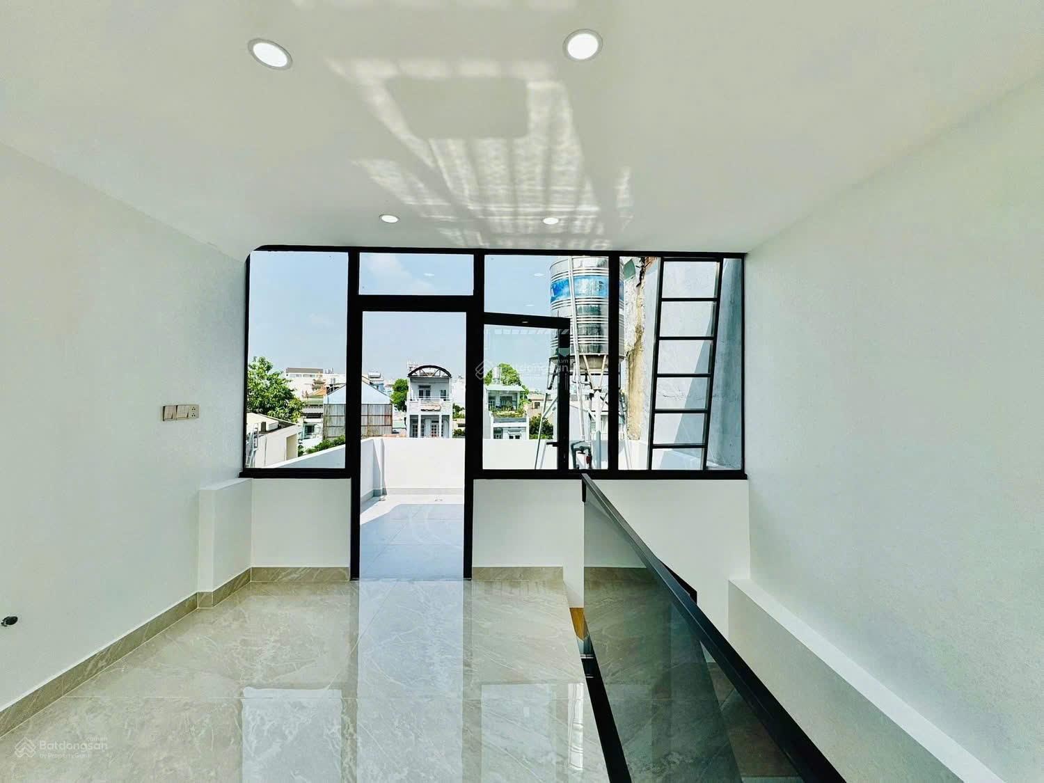 chú Thắng đi Mỹ kêu bán căn 4 tầng full nội thất ở Sư Vạn Hạnh quận 10 giá 5 tỷ còn thương lượng