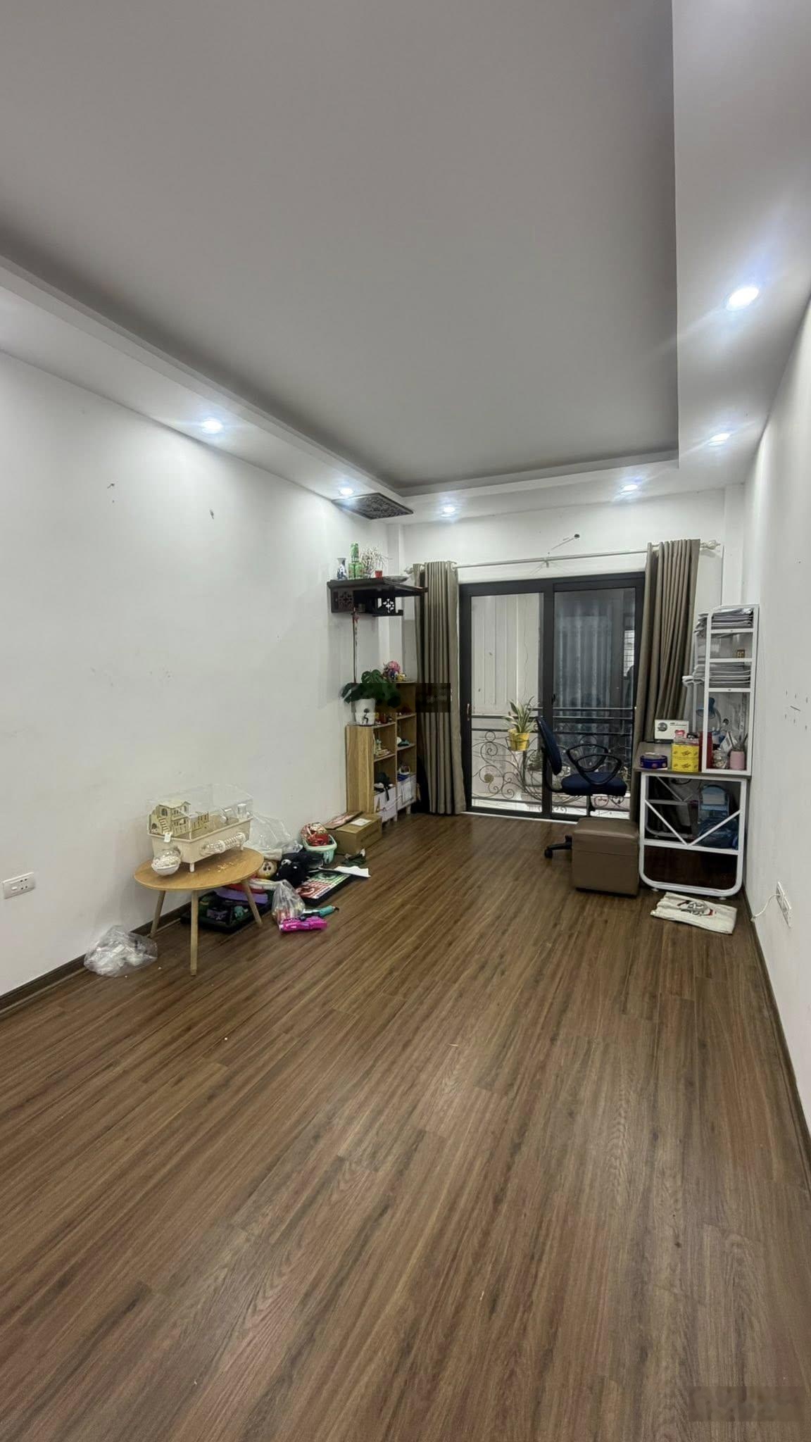 Bán nhà ngãi cầu 31m, 5 tầng mới, full nội thất, ô tô đỗ 10m, giá chỉ 5.8 tỷ