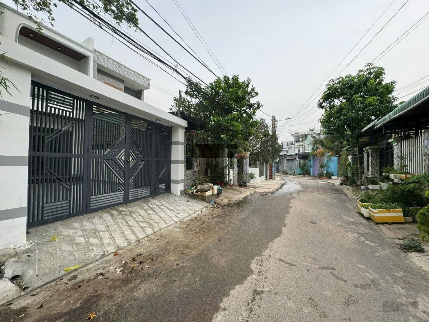 Nhà 1 lầu đẹp Thủ Dầu Một, hẻm cây xăng số 6 Nguyễn Thị Minh Khai; Sân xe hơi, 3PN, giá giảm sâu