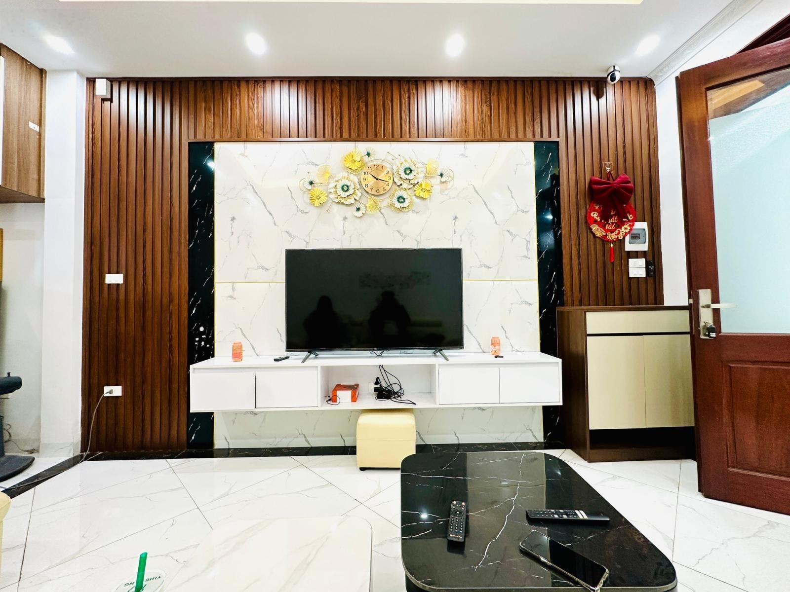 NHÀ MỚI ĐẸP FULL NỘI THẤT GIÁ TỐT KHU CỰ KHỐI Diện tích 30m2, nhà 5 tầng. Nhà mới